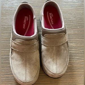 Brown Easy Spirit slide on